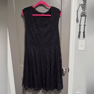 Torrid Stretch Lace Dress With Keyhole Back Size 2